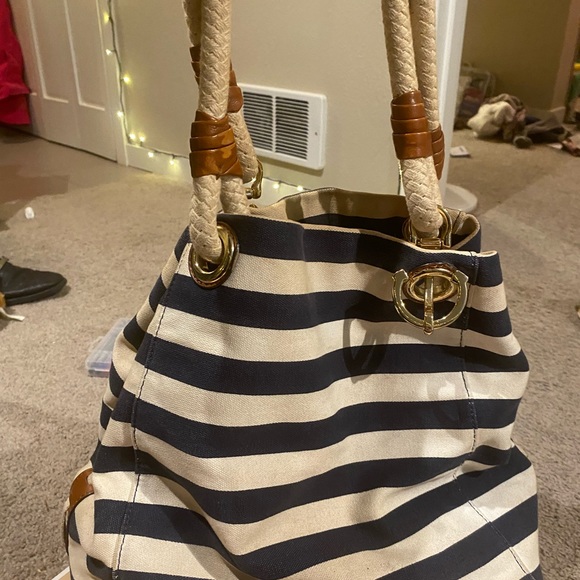 Michael Kors purse - Picture 5 of 5